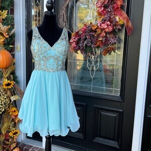 🩵Dancing Queen Mini🩵